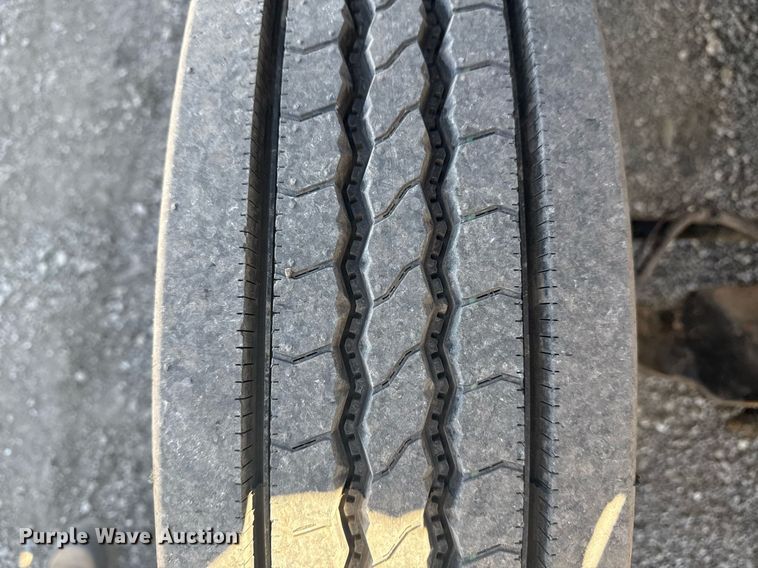 image for item EG2592 2008 Ford F650 Super Duty shuttle bus