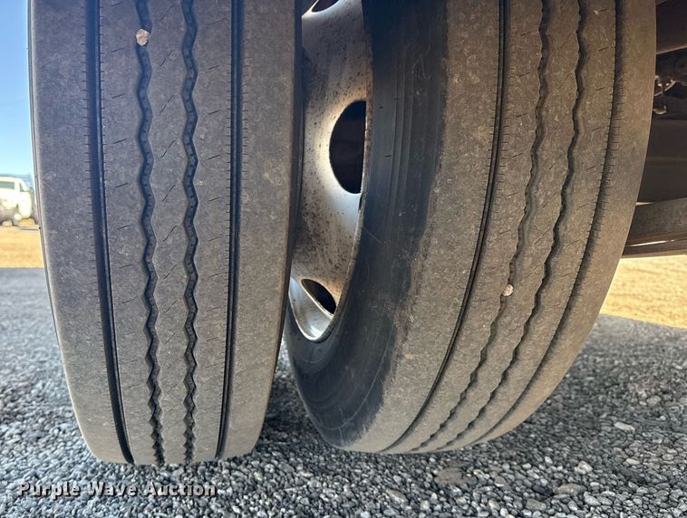 image for item EG2592 2008 Ford F650 Super Duty shuttle bus