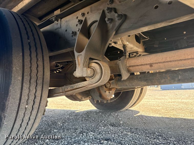 image for item EG2592 2008 Ford F650 Super Duty shuttle bus