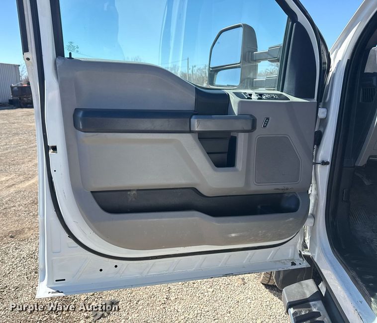 image for item EG2594 2019 Ford F550 Super Duty Crew Cab flatbed truck