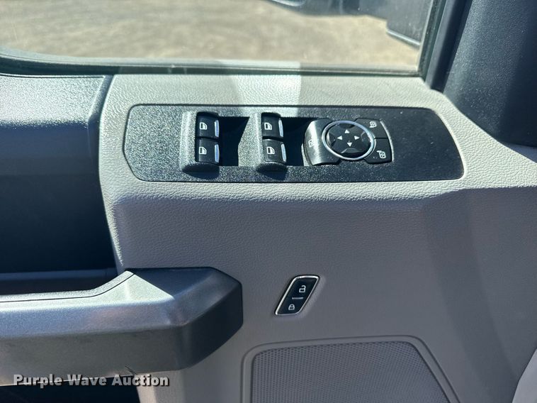 image for item EG2594 2019 Ford F550 Super Duty Crew Cab flatbed truck