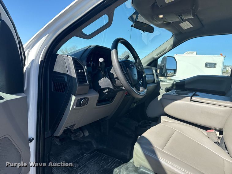 image for item EG2594 2019 Ford F550 Super Duty Crew Cab flatbed truck