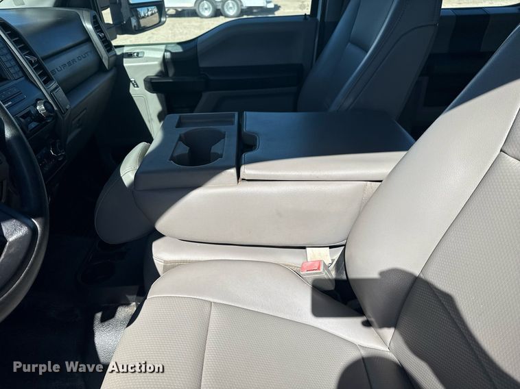 image for item EG2594 2019 Ford F550 Super Duty Crew Cab flatbed truck