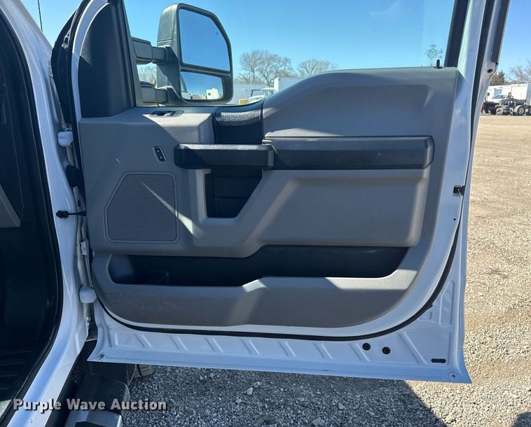 image for item EG2594 2019 Ford F550 Super Duty Crew Cab flatbed truck