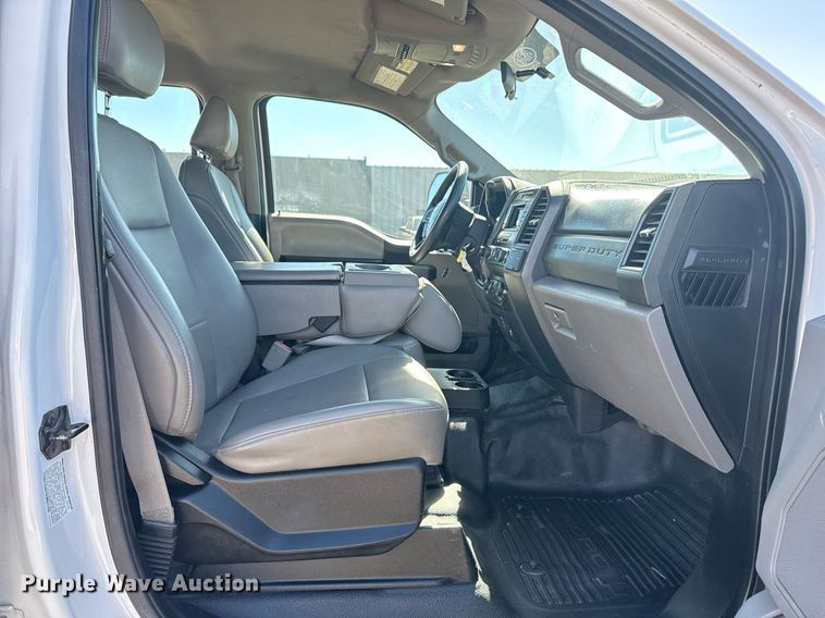 image for item EG2594 2019 Ford F550 Super Duty Crew Cab flatbed truck