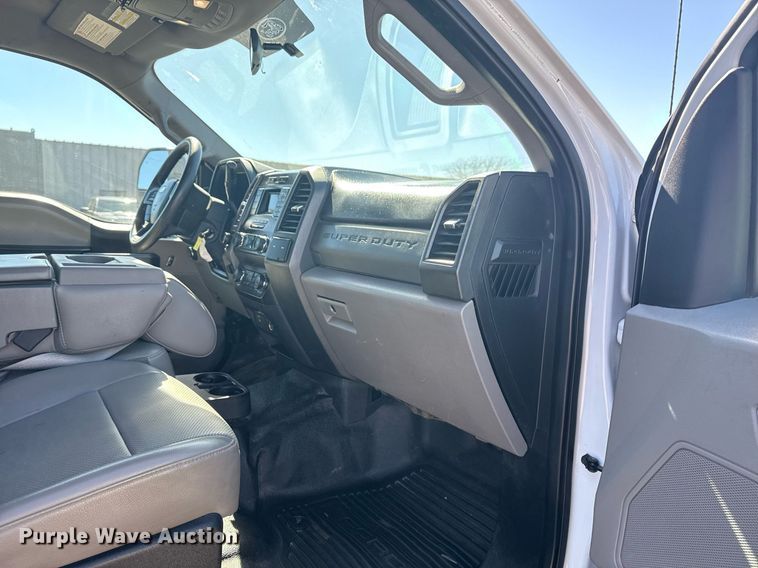 image for item EG2594 2019 Ford F550 Super Duty Crew Cab flatbed truck