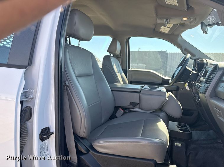 image for item EG2594 2019 Ford F550 Super Duty Crew Cab flatbed truck