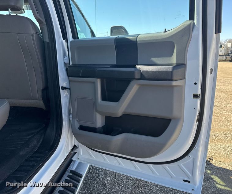 image for item EG2594 2019 Ford F550 Super Duty Crew Cab flatbed truck