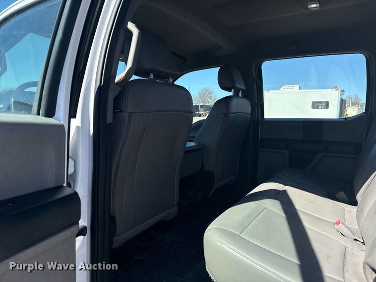 image for item EG2594 2019 Ford F550 Super Duty Crew Cab flatbed truck