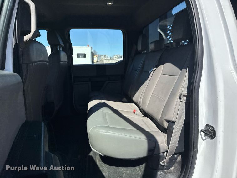 image for item EG2594 2019 Ford F550 Super Duty Crew Cab flatbed truck