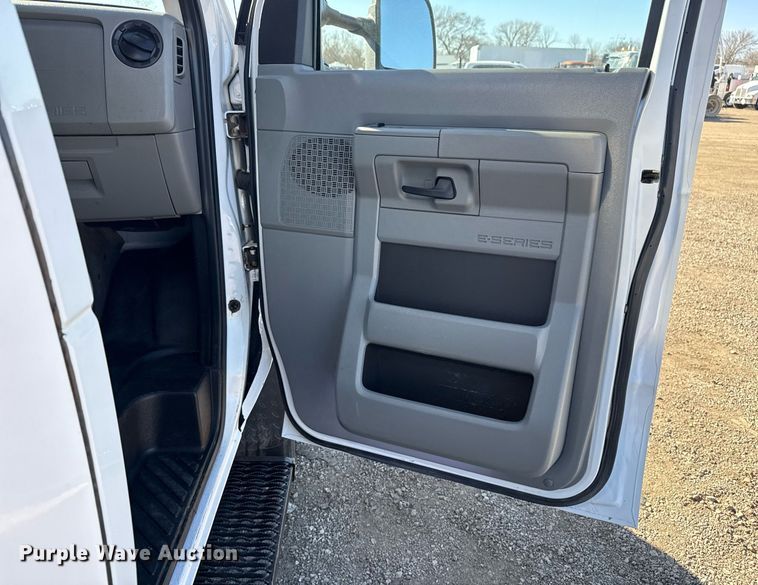 image for item EG2597 2018 Ford E450 Super Duty refrigerated truck