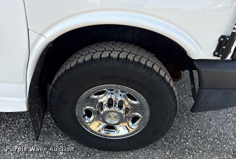 image for item EG2629 2008 Chevrolet Express G3500 school bus