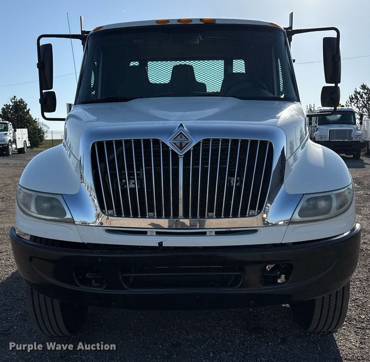 image for item EG2631 2007 International 4400 dump flatbed truck