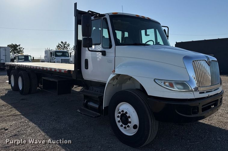 image for item EG2631 2007 International 4400 dump flatbed truck