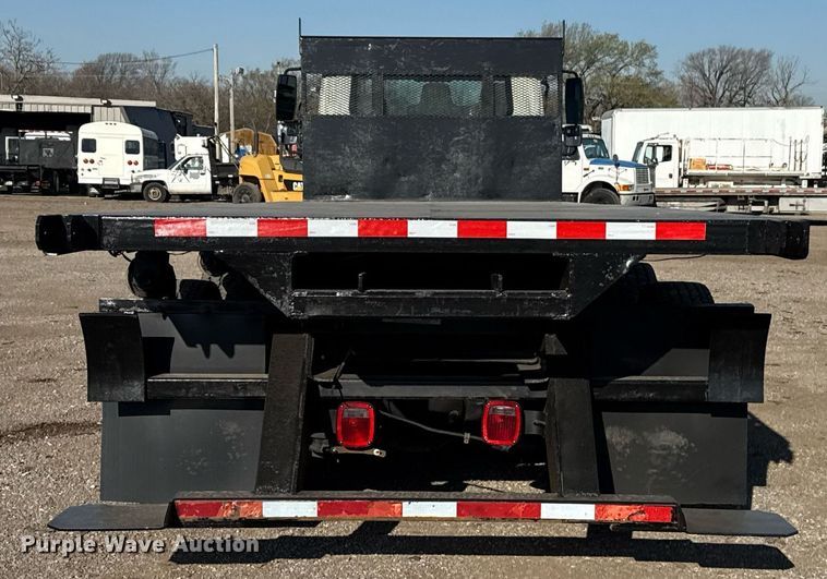 image for item EG2631 2007 International 4400 dump flatbed truck