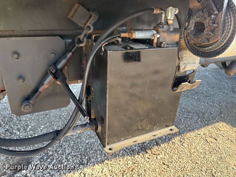 image for item EG2631 2007 International 4400 dump flatbed truck