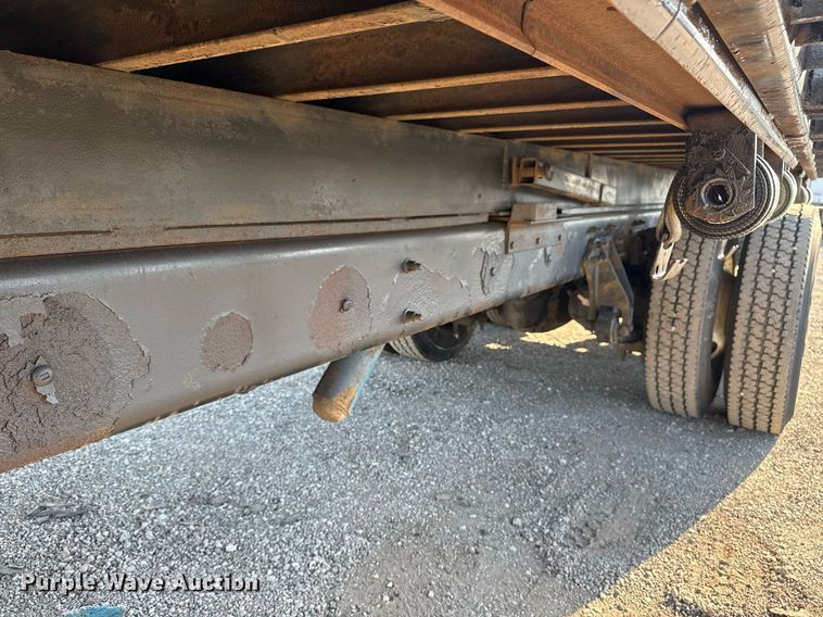 image for item EG2631 2007 International 4400 dump flatbed truck