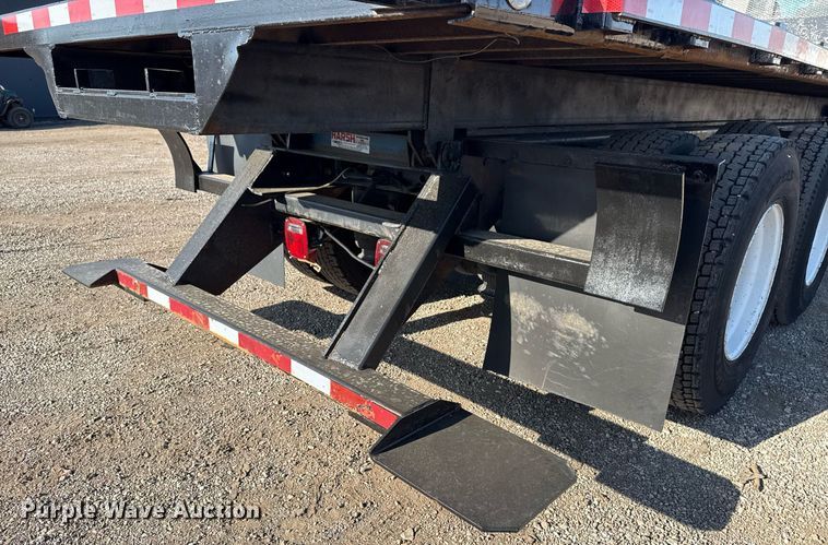 image for item EG2631 2007 International 4400 dump flatbed truck