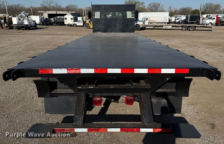 image for item EG2631 2007 International 4400 dump flatbed truck