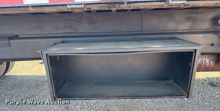 image for item EG2631 2007 International 4400 dump flatbed truck