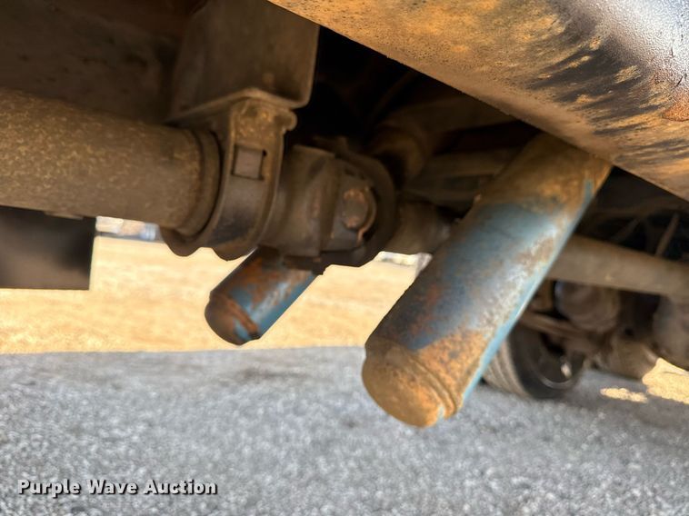 image for item EG2631 2007 International 4400 dump flatbed truck