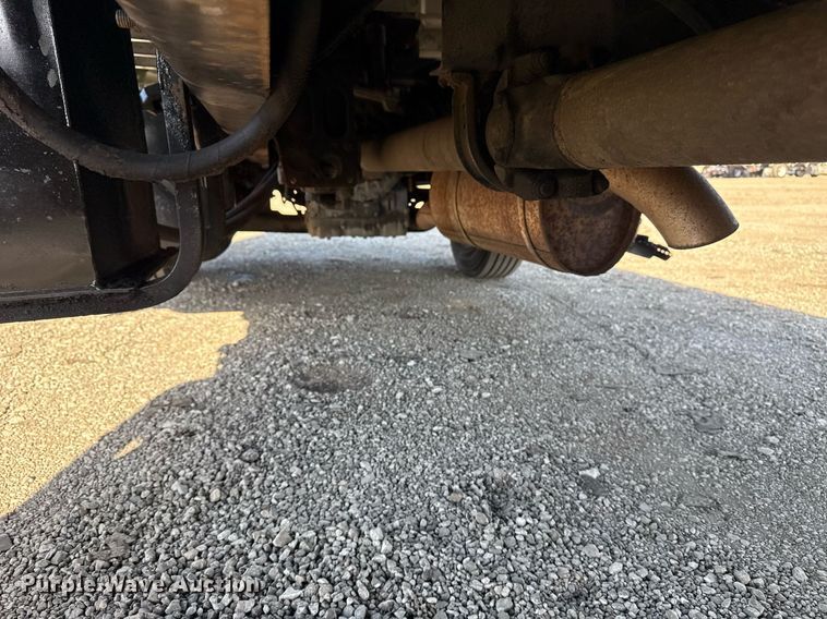 image for item EG2631 2007 International 4400 dump flatbed truck