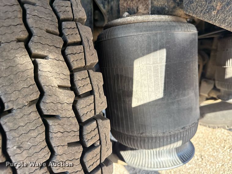 image for item EG2631 2007 International 4400 dump flatbed truck