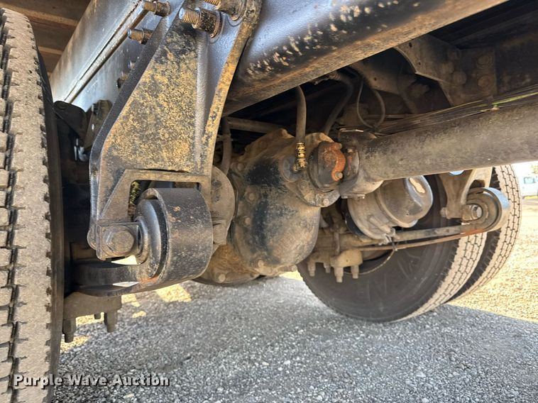 image for item EG2631 2007 International 4400 dump flatbed truck