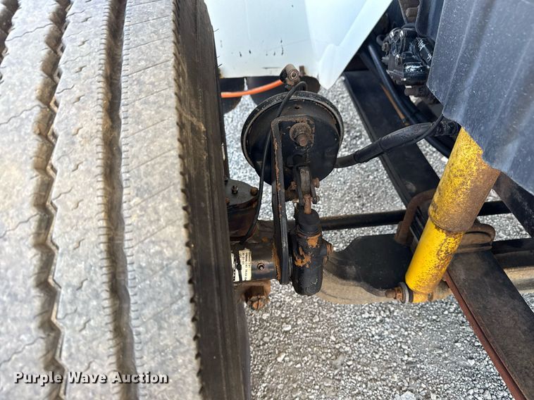 image for item EG2631 2007 International 4400 dump flatbed truck