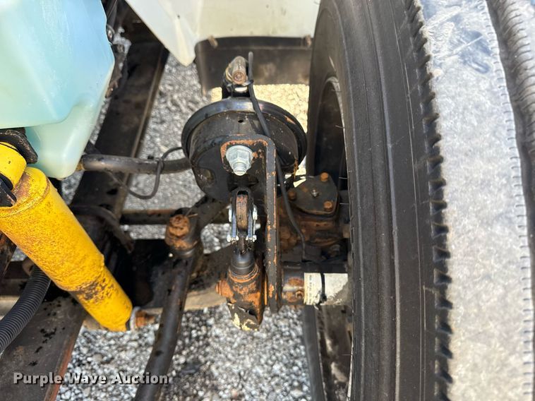 image for item EG2631 2007 International 4400 dump flatbed truck