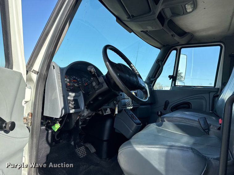 image for item EG2631 2007 International 4400 dump flatbed truck