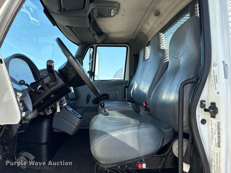 image for item EG2631 2007 International 4400 dump flatbed truck