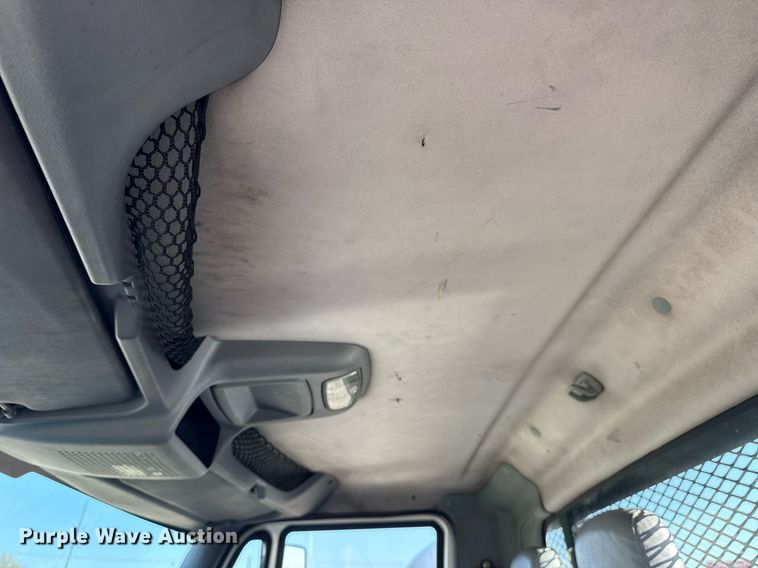 image for item EG2631 2007 International 4400 dump flatbed truck