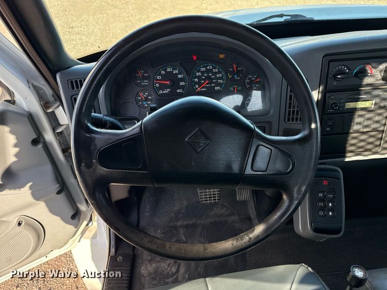 image for item EG2631 2007 International 4400 dump flatbed truck