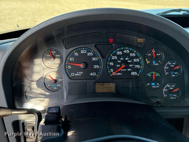 image for item EG2631 2007 International 4400 dump flatbed truck