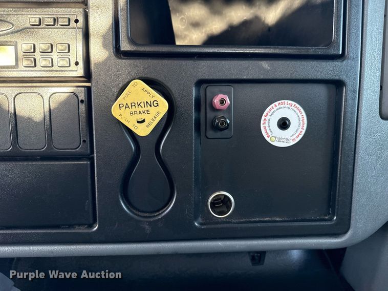 image for item EG2631 2007 International 4400 dump flatbed truck