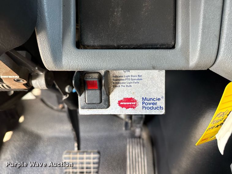 image for item EG2631 2007 International 4400 dump flatbed truck