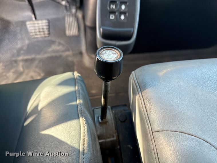 image for item EG2631 2007 International 4400 dump flatbed truck