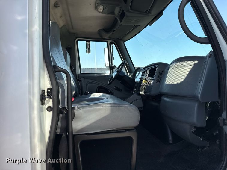 image for item EG2631 2007 International 4400 dump flatbed truck