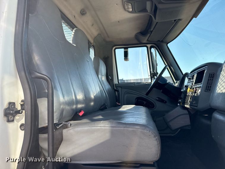 image for item EG2631 2007 International 4400 dump flatbed truck