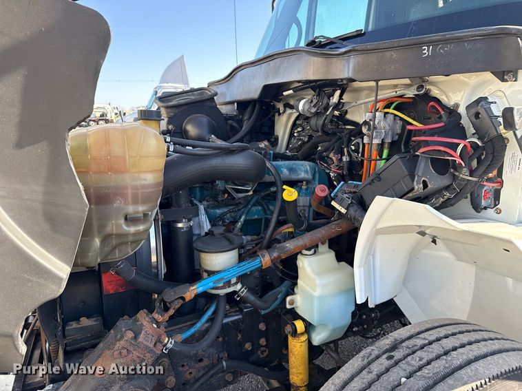 image for item EG2631 2007 International 4400 dump flatbed truck