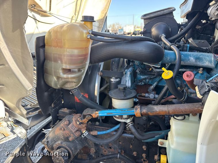 image for item EG2631 2007 International 4400 dump flatbed truck