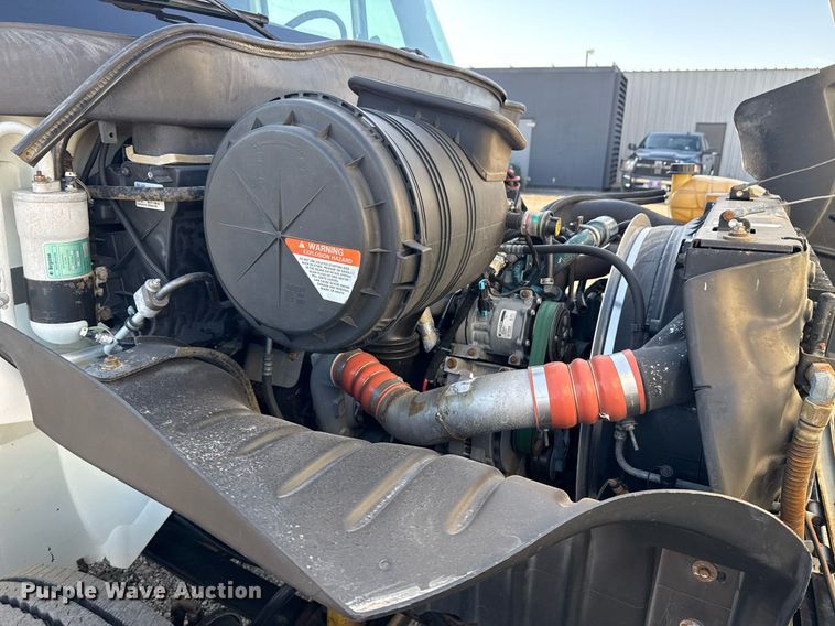 image for item EG2631 2007 International 4400 dump flatbed truck