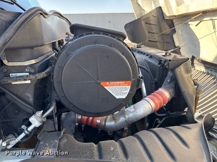 image for item EG2631 2007 International 4400 dump flatbed truck