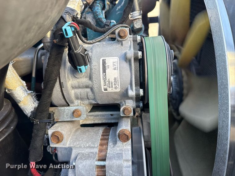 image for item EG2631 2007 International 4400 dump flatbed truck