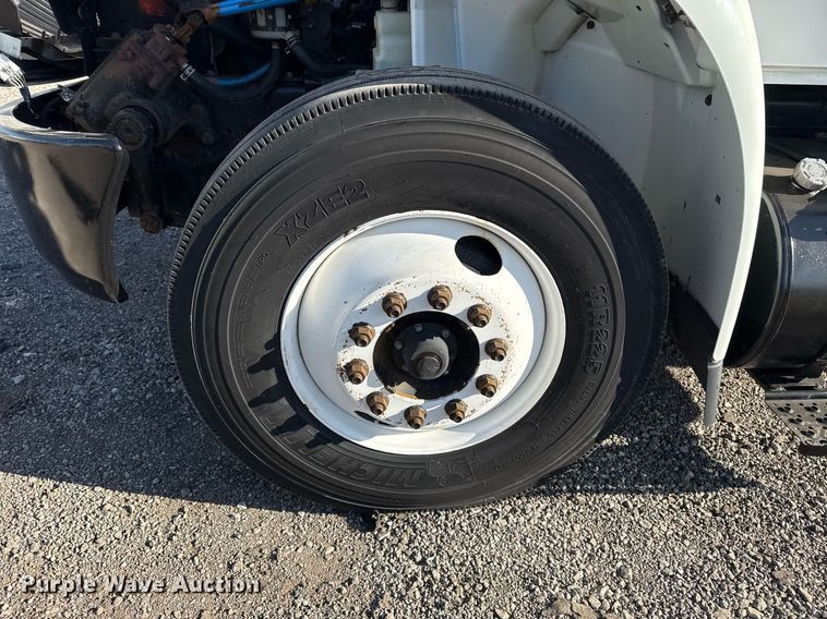 image for item EG2631 2007 International 4400 dump flatbed truck