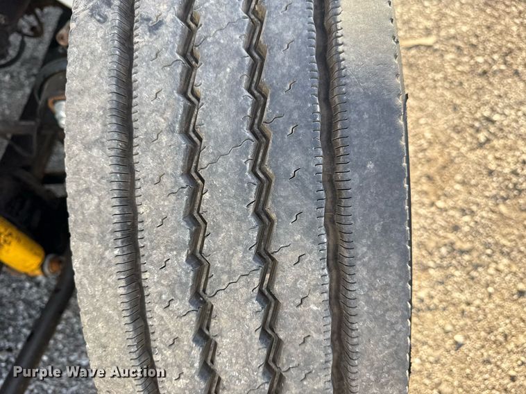 image for item EG2631 2007 International 4400 dump flatbed truck