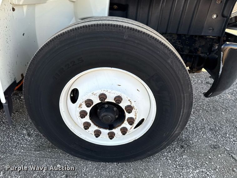 image for item EG2631 2007 International 4400 dump flatbed truck