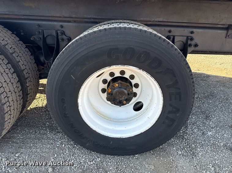 image for item EG2631 2007 International 4400 dump flatbed truck