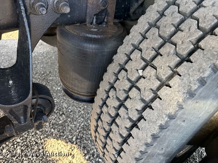 image for item EG2631 2007 International 4400 dump flatbed truck